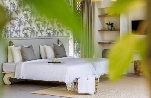 Lipa Noi Villa | Private Beachfront Villa Retreat for families and groups