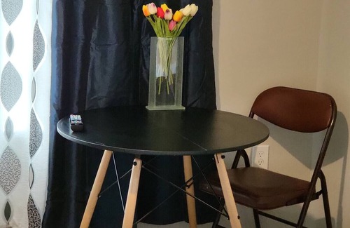 Summit Station Apartment | Private Bedroom | free parking | Columbus VivLux A