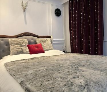 Salford House | Private Bedroom in Unique Luxury House, Salford, Manchester