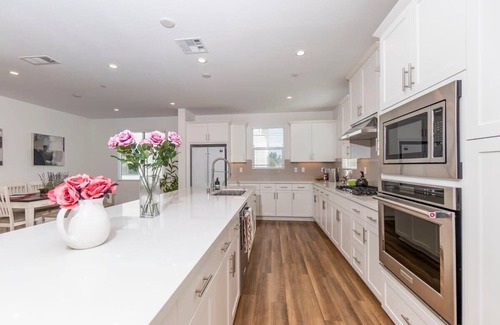 Airport Area House | Private Bedroom with Bathroom Central Location