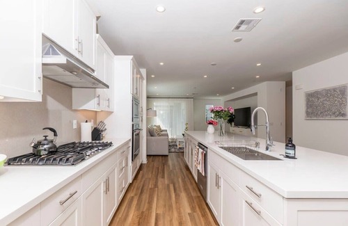 Airport Area House | Private Bedroom with Bathroom Central Location