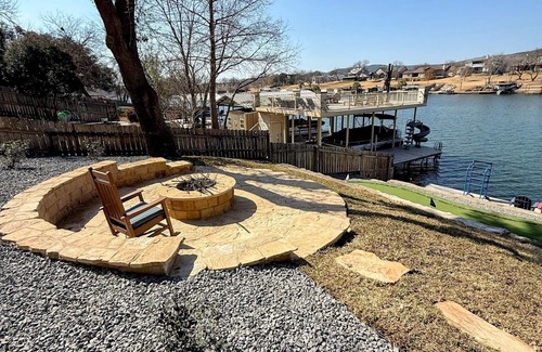 Burnet House | Private Boat Launch | Lakefront | Putting Green | Firepit