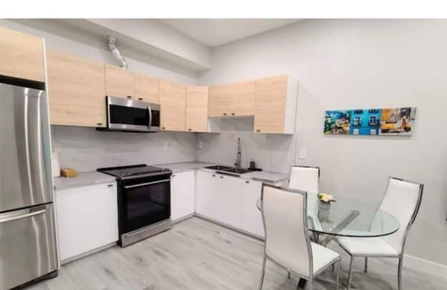 Fleetwood Apartment | Private, Brand-new contemporary One-Bedroom Suite