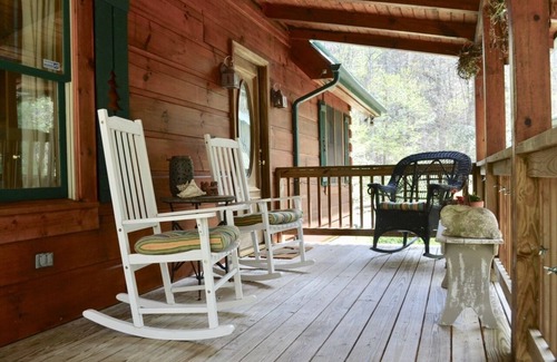 Canton Cabin | Private Cabin Away From it All but Close to Waynesville, Asheville &Great Hiking