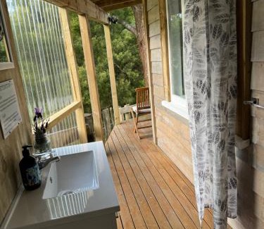 Whangarei Bed & Breakfast | Private Cabin close to the City Centre