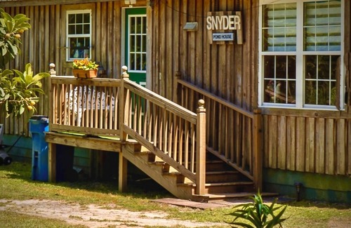 Jesup Cabin | Private Cabin on 40 acres! Fish-Hunt-Dog Friendly 2 Ponds, Fireplace, Secluded