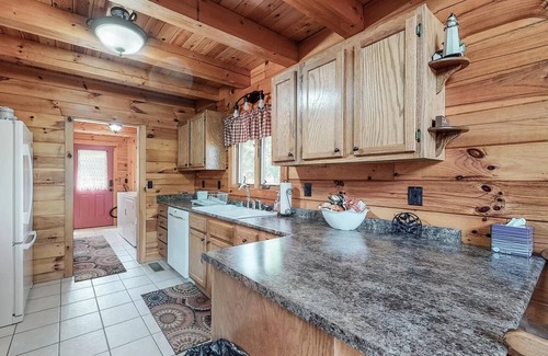 Cadiz House | Private Cabin Overlooking Lake Barkley