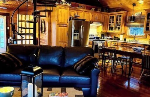 Lottie Cabin | Private Cabin Retreat with Lux Pool, Spa 4 acres Lush Landscape