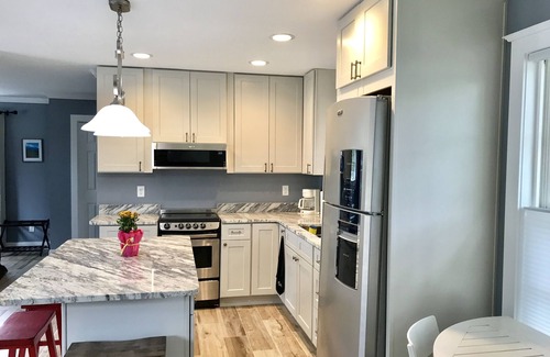 Avondale House | Private Carriage House in Charming Historic Avondale. Walkable & Quiet.