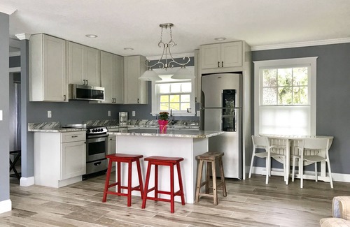 Avondale House | Private Carriage House in Charming Historic Avondale. Walkable & Quiet.