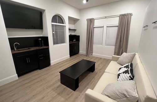Clovis House | Private casita close to the freeway, shaver lake, and Yosemite.