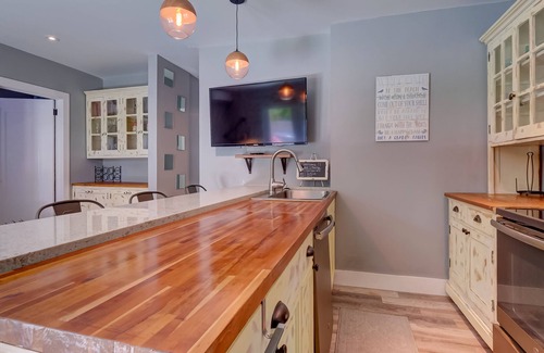 Bayshore Cottage | Private & Charming Cottage 2 bedrooms in Miami Beach