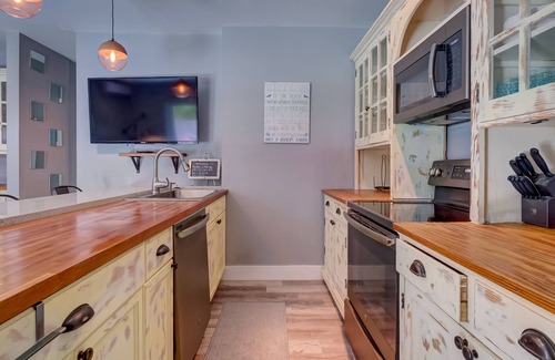 Bayshore Cottage | Private & Charming Cottage 2 bedrooms in Miami Beach