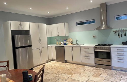 Seaforth House | Private, clean and convenient home, close to beaches, transport and restaurants.