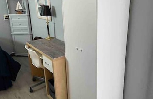Roseville - Fleet Ridge Apartment | Private Coastal Studio Unit- Walk to Bay| Steps to Grocery, Transit, Restaurants