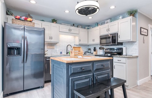 Navarre Beach House | Private Community Pier. Steps from the beach. Newly Renovated, Beautiful Decor.