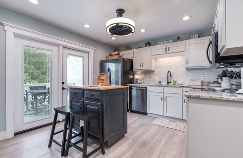 Navarre Beach House | Private Community Pier. Steps from the beach. Newly Renovated, Beautiful Decor.