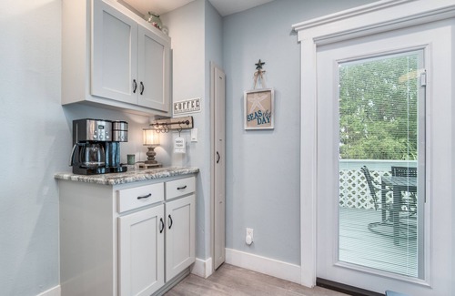 Navarre Beach House | Private Community Pier. Steps from the beach. Newly Renovated, Beautiful Decor.