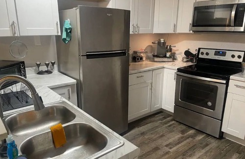 Vickery Meadow Apartment | Private & Convenient short term rental in Dallas ✭