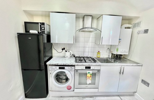 St. Helier Apartment | Private Cosy 2bedroom flat in London|free parking on premise