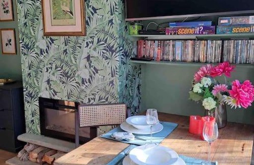 Kew Apartment | Private & cosy garden lodgings
