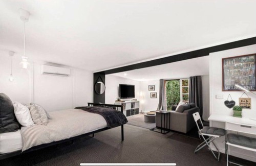 Box Hill North Bed & Breakfast | private cottage
