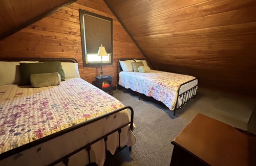 Cookeville Cottage | Private cottage: fire pit, stock tank, wi-fi, by Cummins Falls, TnTech, no pets