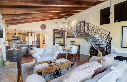 Anaheim Hills House | Private cottage up the hill with view