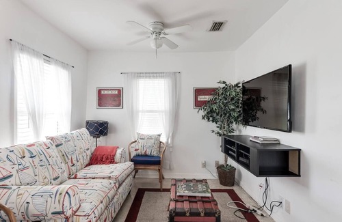 Flamingo Parks House | ❤️Private Cottage❤️Tropical Oasis In Downtown West Palm Beach ❤️
