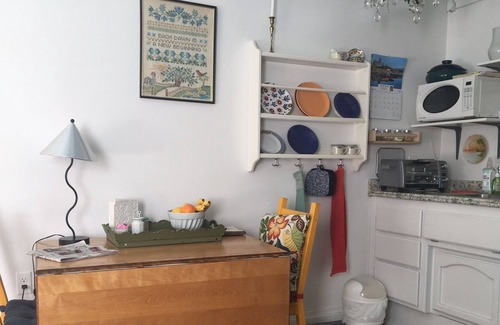 Grass Valley Cottage | Private cottage. Walk to town. Quiet neighborhood.