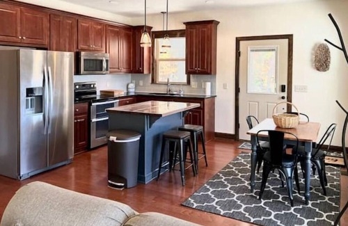 Hiawassee Cottage | Private cottage with mountain views