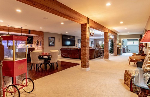 Finchville House | Private Country Oasis with trees, outdoor kitchen, heated pool/Hottub