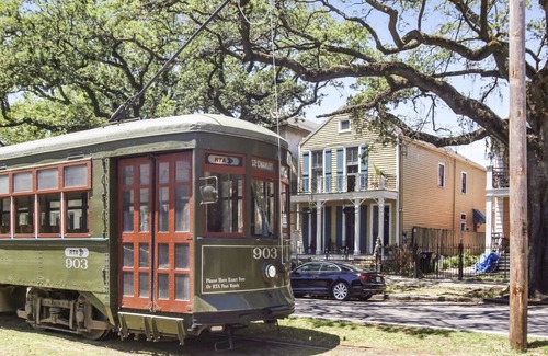 Faubourg Livaudais Condo | PRIVATE COURTYARD! ST.CHARLES AVE! GARDEN DISTRICT!