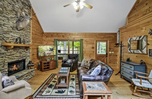 Eagle Mountain Cabin | Private-Covered porch-Fire Pit Comfy outdoor furniture -Mountain Community