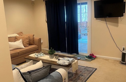 Arnold Apartment | Private Cozy Basement Apartment