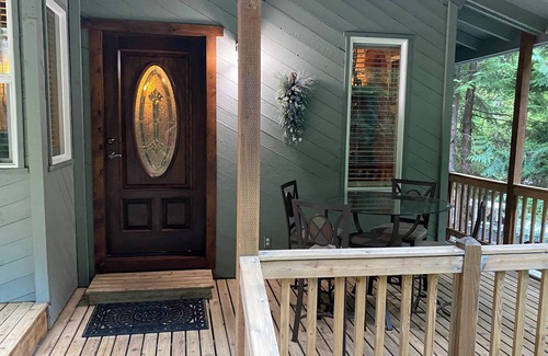 Enumclaw Cabin | Private Cozy Cabin Hike Mt.Rainier, Sunrise & Crystal Mt