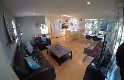 Freeland Cottage | Private Cozy Cottage with view