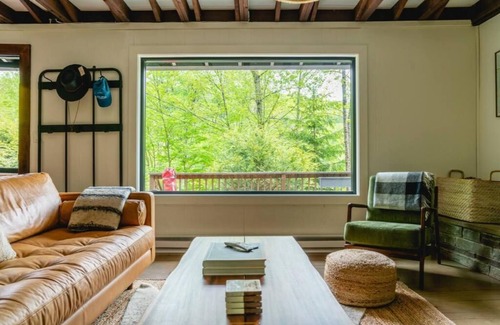 Big Indian House | Private & Cozy Creekside Cabin in the Catskills