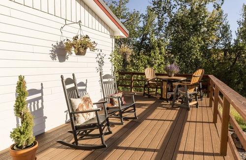 Cameron House | PRIVATE creekside house on cattle ranch 45 mins from Yellowstone National Park