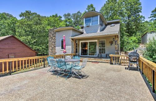Mid America House | Private Deck and Dock Home on Lake Hamilton!