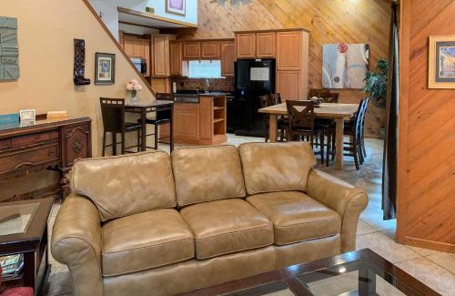 Mid America House | Private Deck and Dock Home on Lake Hamilton!