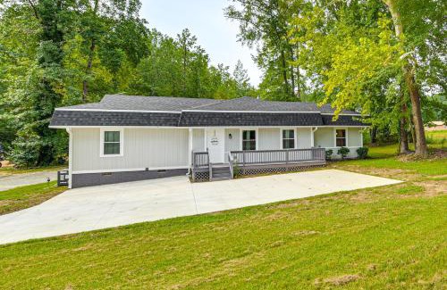 Sanford House | Private Deck and Yard Home 3 Mi to Dtwn Sanford!
