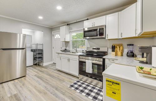 Sanford House | Private Deck and Yard Home 3 Mi to Dtwn Sanford!