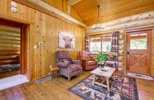 Arlington Heights House | Private Deck Dog-Friendly Arlington Cabin