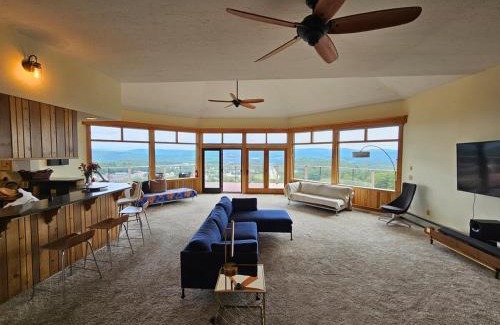 White River Junction House | Private deck facing the Green Mountain Valley