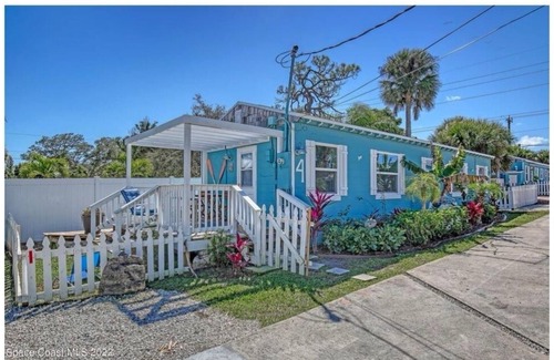 Tropic Cottage | Private Deck with a Riverview, Studio Cottage