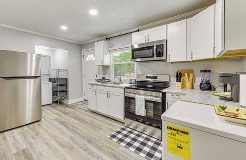 Sanford House | Private Deck & Yard: Home 3 Mi to Dtwn Sanford!