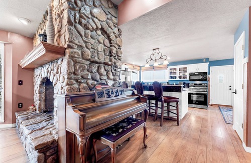 Branson House | Private Dock, Fishing, Hiking, Fire Pit, Hot Tub, Lakeview Haven on 8+ acres