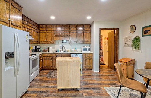 Hiawassee House | Private Dock, Mountain View, Lake Front, 2 kayaks, 2 SUPs, 1 canoe, Hot tub