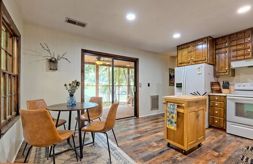 Hiawassee House | Private Dock, Mountain View, Lake Front, 2 kayaks, 2 SUPs, 1 canoe, Hot tub